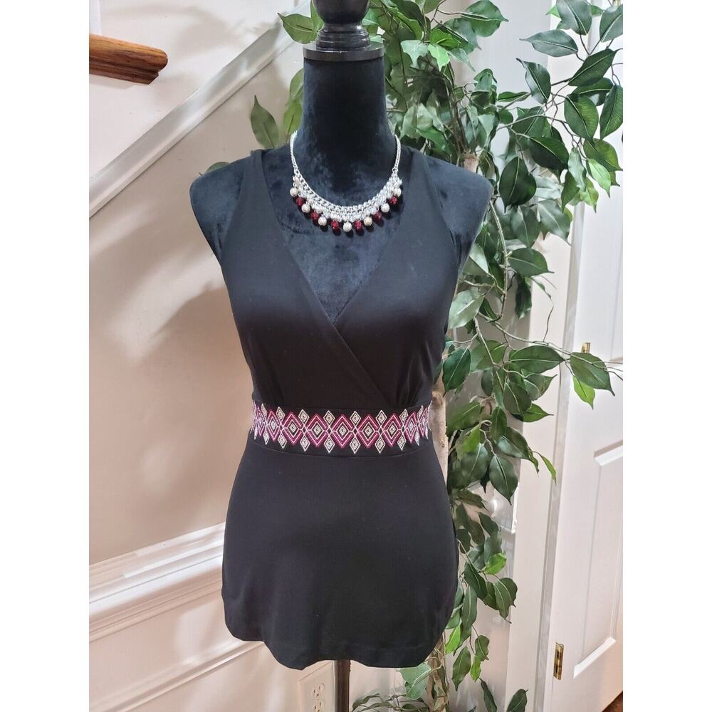 White House Black Market Embroidered Waist Band Ring Back Top Blouse Size Small